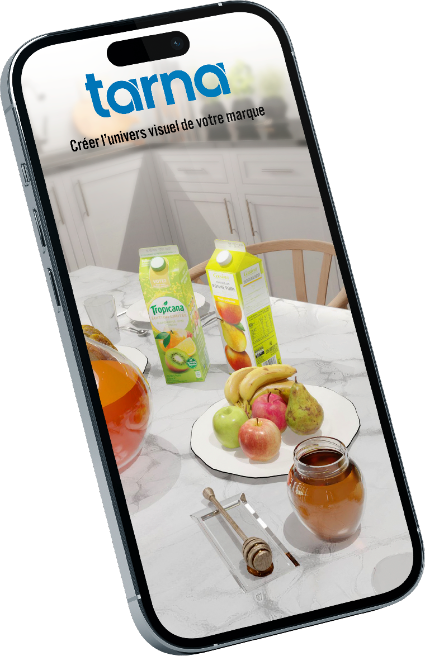 smartphone avec un mockup du site avec une cuisine en fond